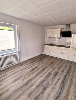 Charmante 3-Zimmer-Wohnung im 1. Obergeschoss in zentraler Lage von Weener - Weener