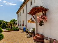 3-Familienhaus in Stein mit Top-Ausstattung: PV-Anlage, Speicher, 3 Garagen & Stellplatz! - Stein (Bayern)