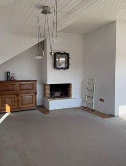 Wohnen mit Charme: Helle Dachgeschosswohnung in bester Lage! - Bruchköbel