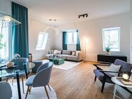 NEUBAU: Wunderschöne Dachgeschoss-Wohnung mit 3 Zimmern, idyllischer Loggia, Lift-Haltestelle in der Wohnung und komfortablem Hobbyraum - München