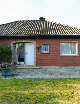 IMMOBILIEN LONNY** Einziehen und wohlfühlen: Sehr schönes Einfamilienhaus mit Doppelgarage u. Einzelgarage - Windeck