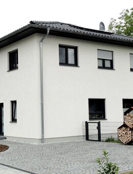 geräumiger Stadthausneubau in ruhiger Siedlung, Garage - Leipzig