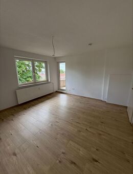 Renovierte 4-Zimmer Wohnung in Leer mit Balkon - Leer (Ostfriesland)