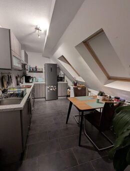 Wohnen im DG / Bad mit Eckwanne + Dusche / Carport u.v.m. - Chemnitz