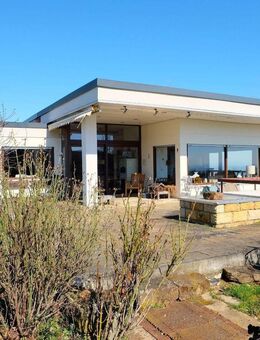 Freistehendes Einfamilienhaus mit 180-Grad-Panoramablick über die Rheinebene. - Battenberg (Pfalz)