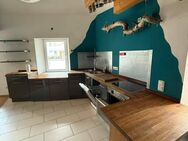 Einfamilienhaus mit Gewerbepotenzial (ideal für Praxis, Büro oder Wohneinheit im EG). - Neubrunn (Bayern)