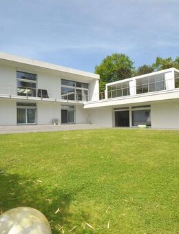 EXKLUSIVES VILLENANWESEN - PREMIUM AUSSICHTSLAGE - MIT BEEINDRUCKENDER GARAGENKAPAZITÄT - Birkenfeld (Baden-Württemberg)