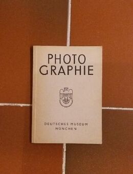 Photographie. Ein Führer durch die Abteilung. Deutsches Museum. Von Meisterwerken der Naturwissenschaft und Technik München. Mit 50 Abbildungen. Herausgegeben vom Deutschen Museum. 1941 - Rosenheim