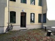 Jahnallee! 2 Zimmer Wohnung im ruhigen Hinterhaus - Leipzig
