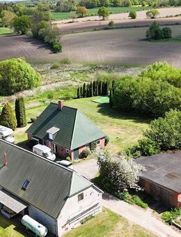 Zögern Sie nicht: Gepflegtes Bauernhaus mit Garten, Garage und 8 Freistellplätzen inkl. Werkstatt - Martensrade