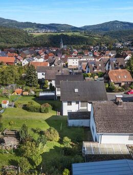 WEITBLICK INKLUSIVE - Gepflegtes Zweifamilienhaus mit großem Garten in Eppstein-Bremthal! - Eppstein
