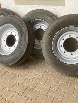 Rad 315 / 70 R 22.5 auf NEUER 8 Loch Felge Kipper Holzwagen - Schwindegg