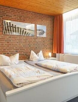 Ferienwohnung mit zwei Schlafzimmern und sonnigem Balkon. - Borkum