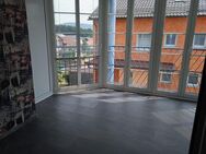 Großzügige, helle 4-Zimmer Wohnung mit Wintergarten und Balkon in ruhiger Wohnlage bei Cham - Cham