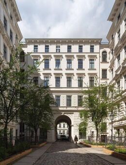 Teilsaniert & mit Wannenbad: Bezugsfreie 3-Zimmerwohnung in Kreuzberger Kulturdenkmal - Berlin