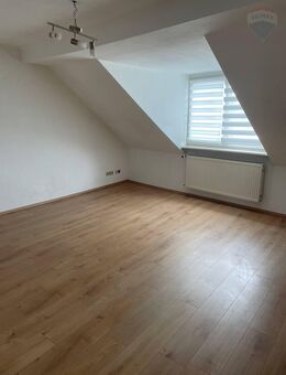 REMAX! Dachgeschoss Wohnung in Ensdorf Ortsmitte zu vermieten. - Ensdorf (Saarland)