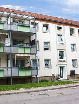 + 2 Zimmer - Großer Balkon + - Calbe (Saale)