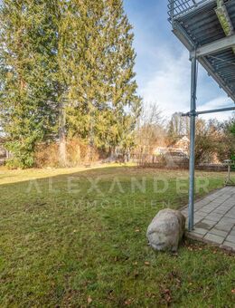 Charmante, ruhige 3-Zimmer-Wohnung mit großzügigem Garten, Hobbyraum & Garage in Unterföhring! - Unterföhring