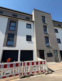 Südausrichtung Wohnung VK mit Balkon, Kellerraum und Stellplatz - Völklingen