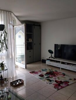 Schöne und gepflegte 3- Zimmerwohnung mit Balkon und Kfz- Stellplatz - Karlsbad