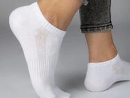 Verlockende Fußspuren: Getragene Socken für Deine Fantasien - Menden (Sauerland) Zentrum