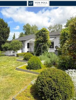 VON POLL - BAD HOMBURG: Großzügiges Einfamilienhaus mit Einliegerwohnung, parkähnlichem Garten und Garage - Bad Homburg (Höhe)