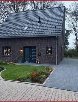 *Ihr neues Zuhause wartet - ein modernes Einfamilienhaus, bereit für ein gemütliches Weihnachtsfest!* - Surwold