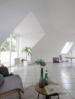 MANNELLA *Schöne, zentral gelegene, 2-Zimmer Dachgeschosswohnung mit eigenem KFZ- Außenstellplatz* - Rösrath