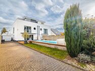 Modernes Einfamilienhaus im Bauhausstil mit Außenpool - Düren