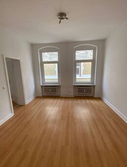 Frisch renovierte 3-Zimmer Altbauwohnung mit Ankleide, Dusche und Badewanne - Braunschweig