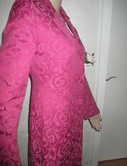 NEU mit ETIKETT * Seidig * Brokat * Rokokko- Style * Etui * Mantel ''Harald Glöckler * POMPÖÖS'' Gr. 34- 36/ XS- S * erika * pink * - Riedlingen
