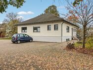 Freistehendes Bungalow mit großer Parkfläche und voll unterkellert in Ortsmitte von Hornbach - Hornbach