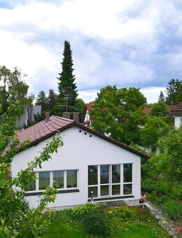*** Charmantes Einfamilienhaus *** mit großflächigem Garten & Garage *** Wohnrecht *** - München