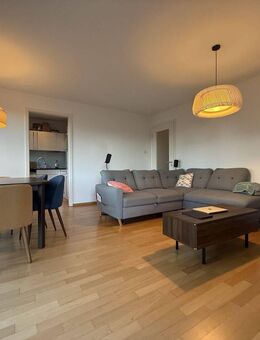 Neuwertige 3-Zimmer-Wohnung mit Balkon, EBK und Blick ins Grüne! - München