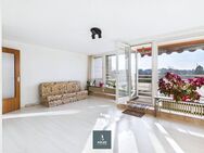 ÜBER DEN DÄCHERN - 4-Zi. Maisonette mit 2 Bädern, Balkon und Tiefgaragenstellplatz - Böblingen