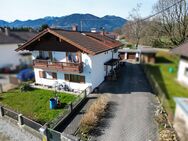 Charmantes Zweifamilienhaus auf großem Grundstück - Kapitalanlage heute - Eigennutzung morgen - Raubling