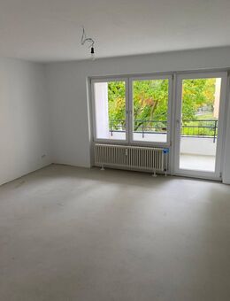 Einziehen und wohlfühlen - Geräumige 3-Zimmer-Wohnung im Obergeschoss // 2.OG rechts - Wolfsburg