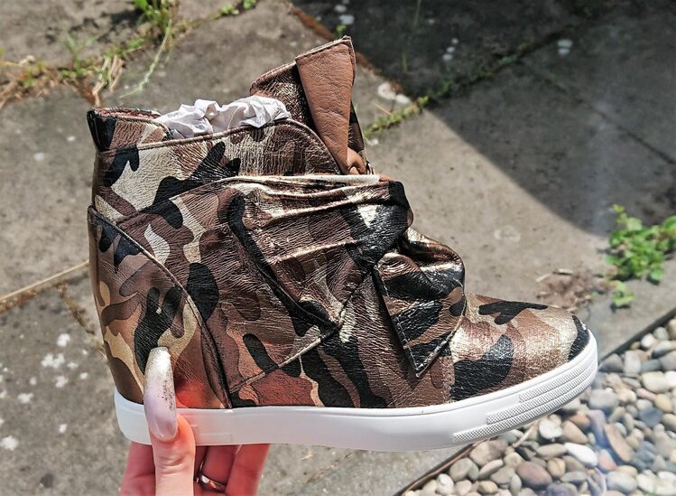 Gr. 39, Keilform Stiefeletten "army" style, camouflage, glänzend - Bruchköbel