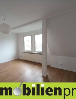 53159 - Helle Dachgeschosswohnung mit 3 Zimmern - Hof