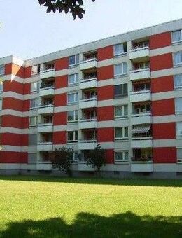 Sanierte 3 Zimmerwohnung mit Balkon - Frankfurt (Main)