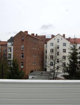 2 Zimmer-Dachgeschosswohnung (Nutzfläche ca. 70m2) mit Loggia in Hannover-Oststadt - Hannover