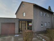 Zweifamilien-Wohnhaus mit Garagengebäude in Horn-Bad Meinberg-OT Leopoldstal. Ideal für Handwerker! - Horn-Bad Meinberg