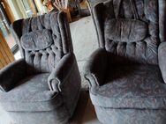 Zwei graublaue Sessel - Fernsehsessel, zu verschenken, Abholung, Verstellfunktion, hohe Rückenlehne, Armlehnen, Kissen - Eschwege Zentrum