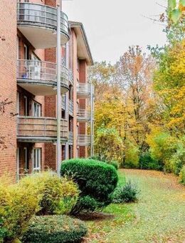 Von Grund auf schön ! Fördenähe: Modernisierte Eigentumswohnung mit großem Balkon in Flensburg - Flensburg