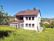 Grandioser Ausblick gefällig? Familiendomizil mit großem Garten und drei Garagen - Niederfüllbach