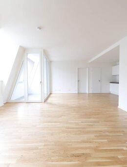 Penthouse-Traum mit lichtdurchfluteten Zimmern, neuer Einbauküche & Loggia - Dresden