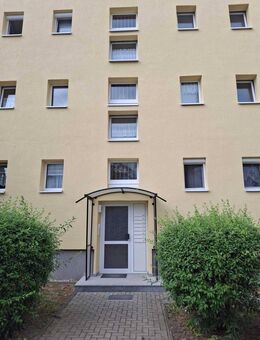 Helle Drei-Zimmer Eigentumswohnung mit Balkon und PKW-Stellplatz - Weißenfels