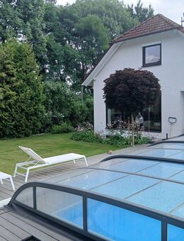 Exklusives Einfamilienhaus mit großem Garten und überdachtem Pool in einzigartiger Lage von Fürth Dambach - Fürth