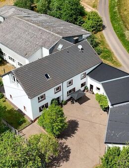 Ehemaliges Bauernhaus mit Gästehaus, Reitplatz und großzügigem Gru - Oberlascheid