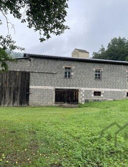 Große Massiv-Scheune mit Garage als Rohbau auf 1.200 m² Baugrundstück für Wohnhaus - Weigendorf